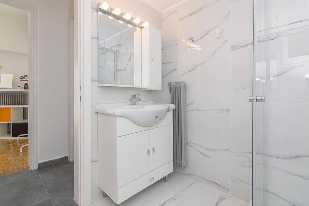 Apartmán Sunlit 2Br Oasis In Metaxourghio 3Min From Metro Atény Exteriér fotografie