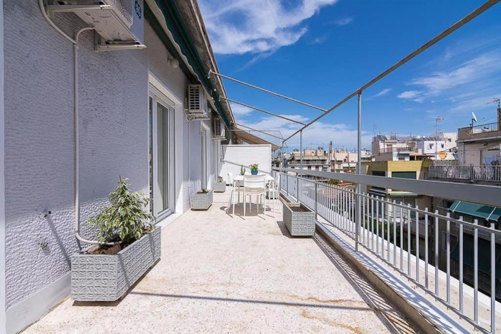 Apartmán Sunlit 2Br Oasis In Metaxourghio 3Min From Metro Atény Exteriér fotografie