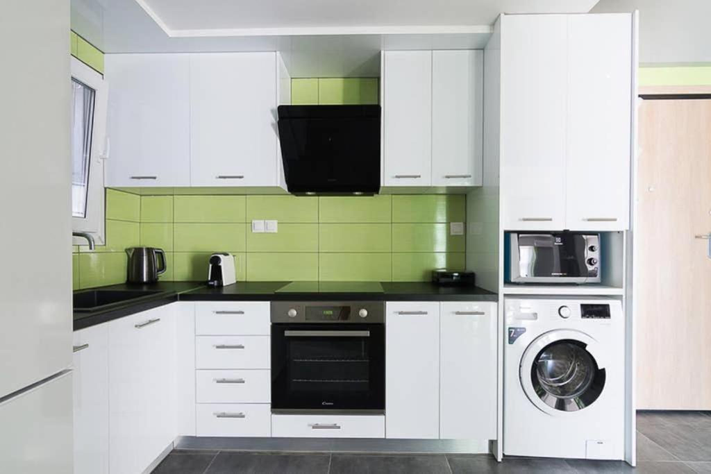 Apartmán Sunlit 2Br Oasis In Metaxourghio 3Min From Metro Atény Exteriér fotografie